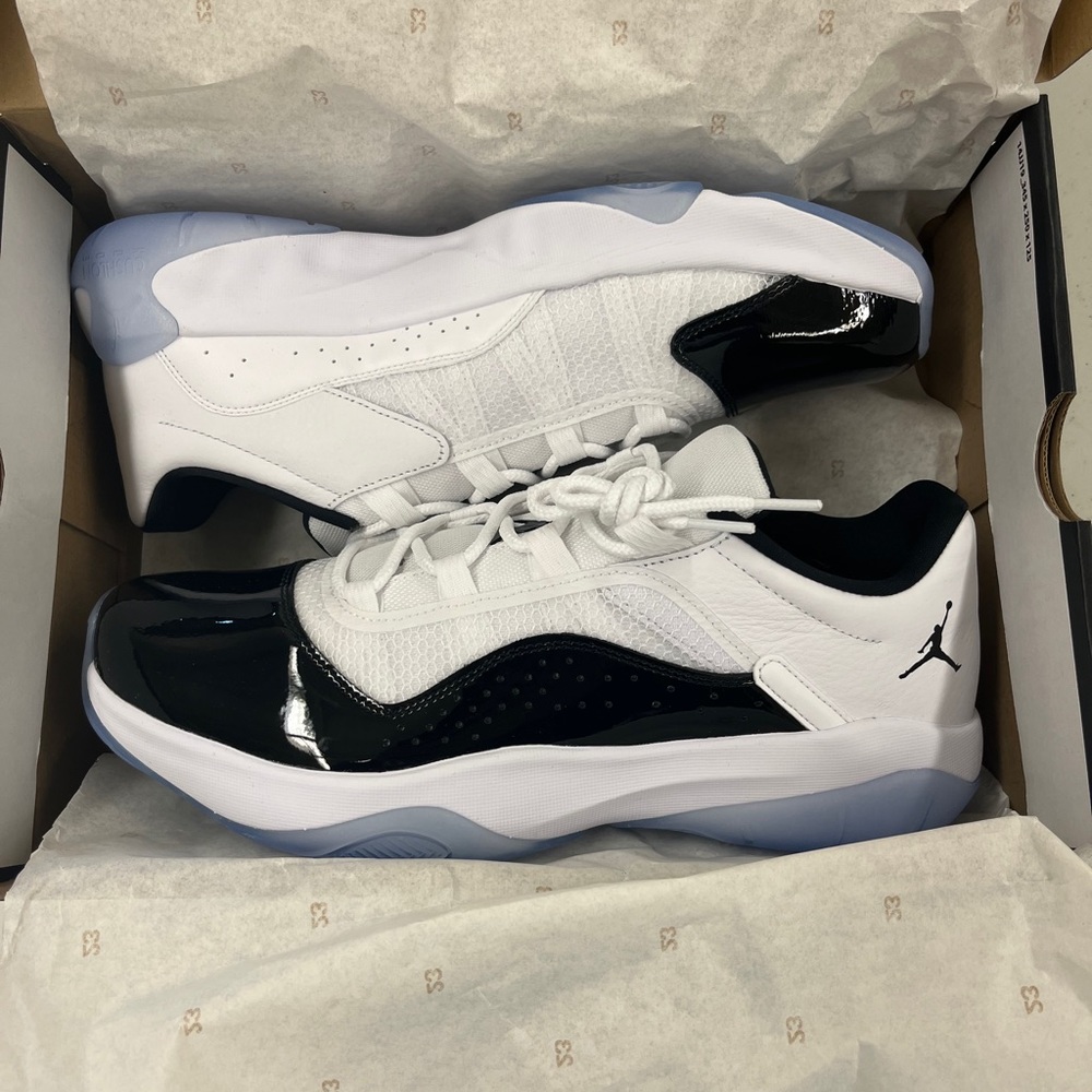 Jordan 11 CMFT Low Concord